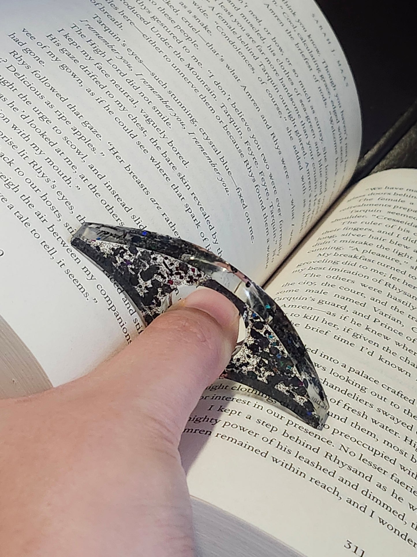 Black Glitter Thumb Book Holders