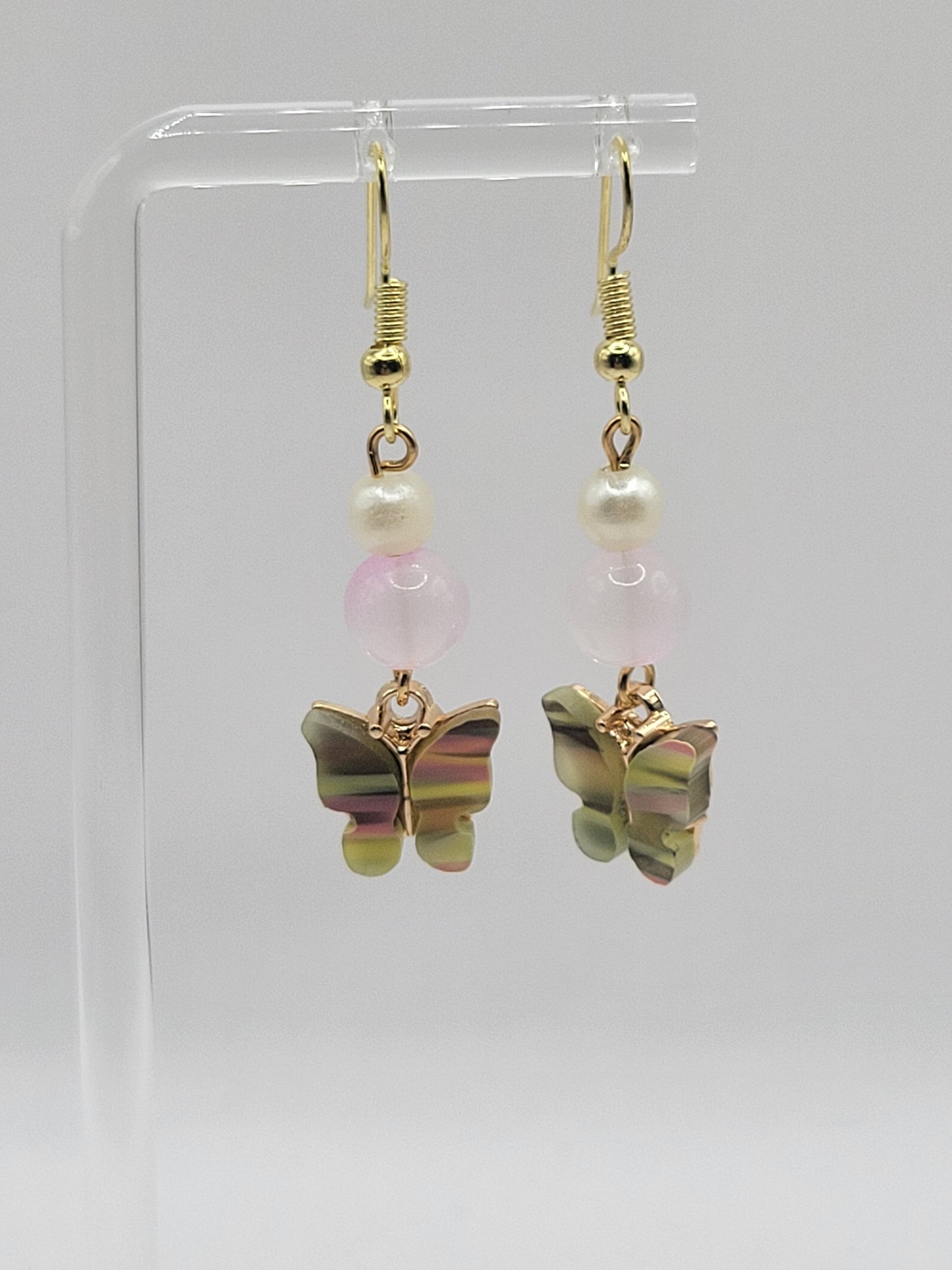 Pendientes de mariposa adornados