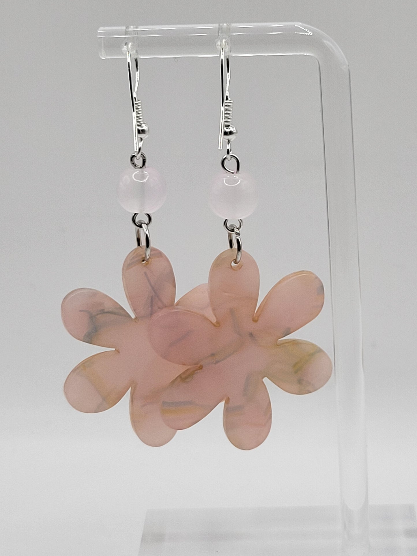 Boucles d'oreilles pendantes en forme de fleur en marbre