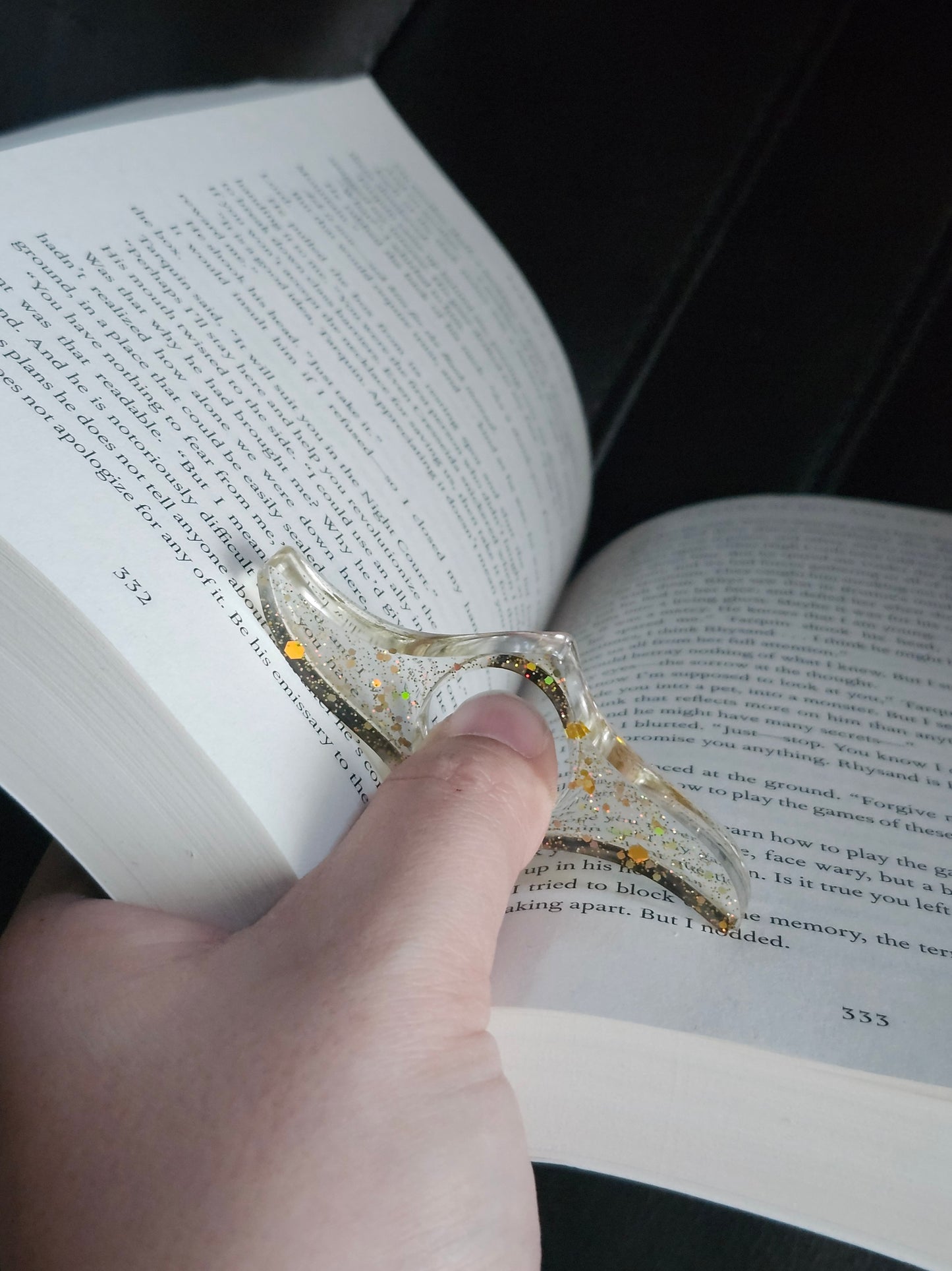 Gold Glitter Thumb Book Holder