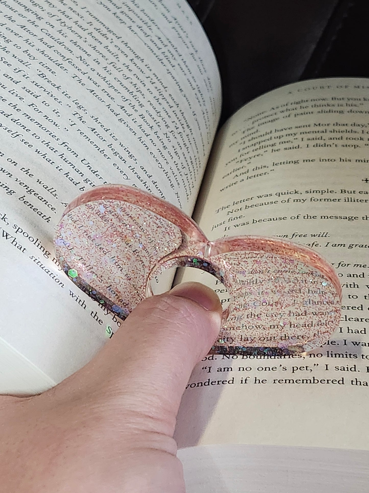 Pink Glitter Thumb Book Holder