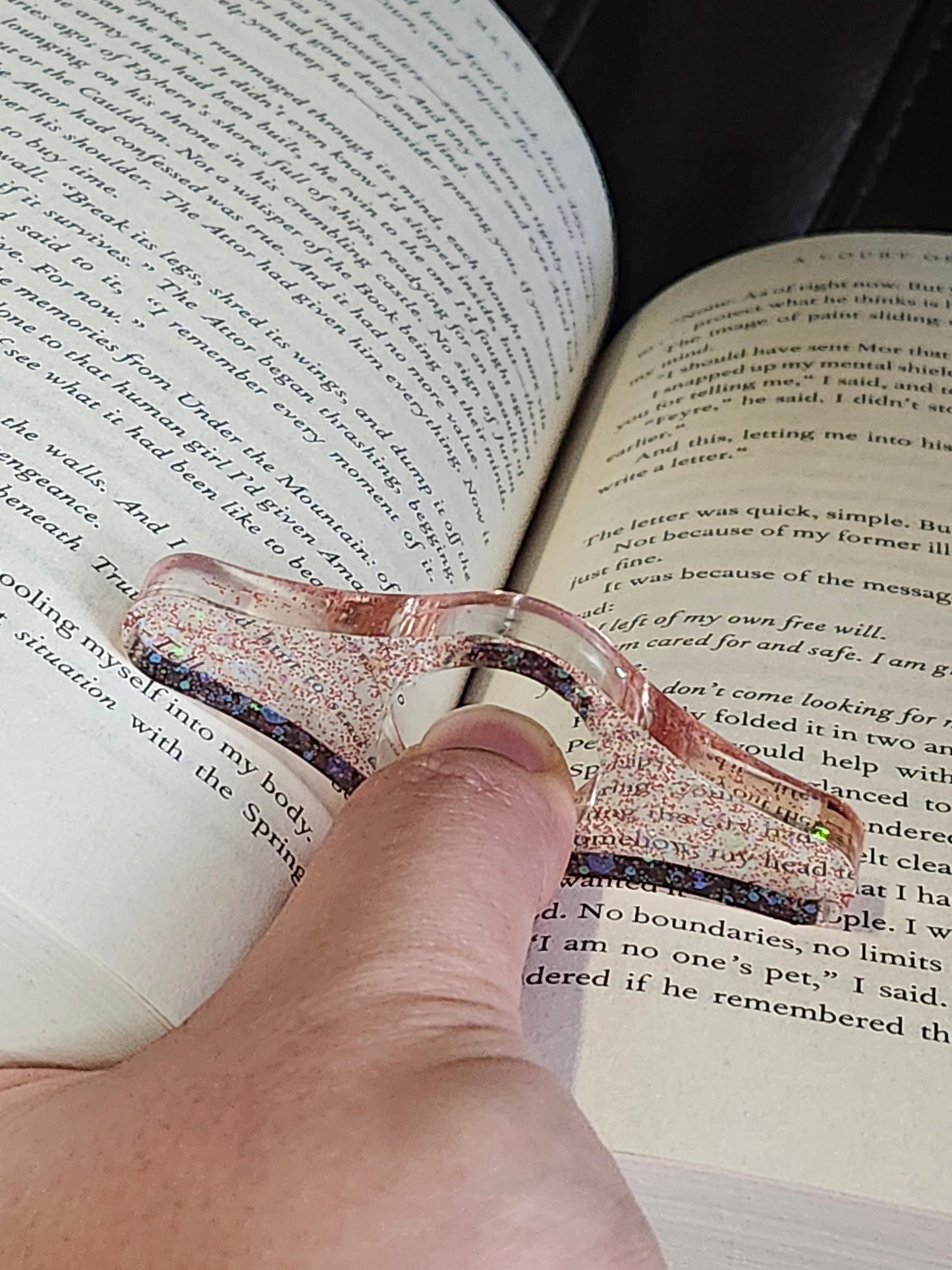 Pink Glitter Thumb Book Holder