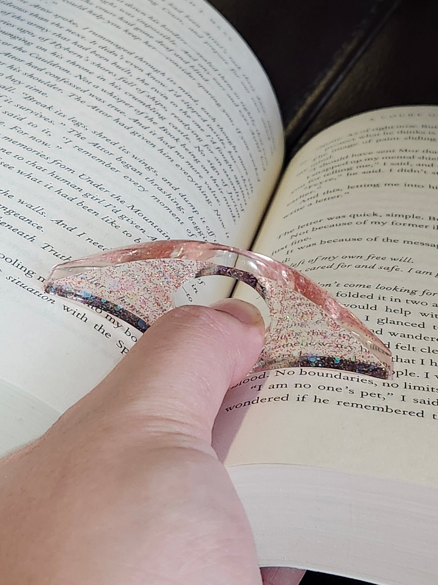 Pink Glitter Thumb Book Holder