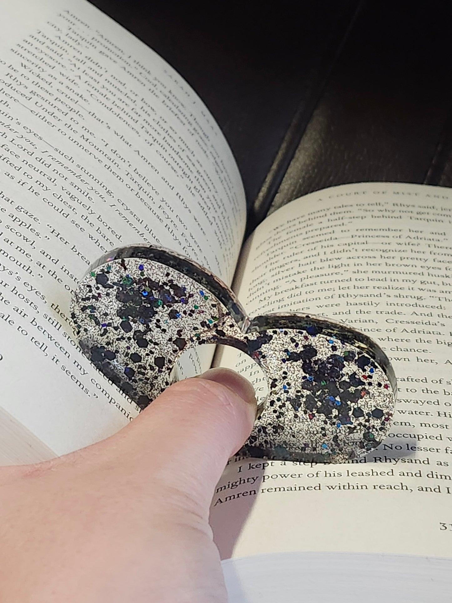 Black Glitter Thumb Book Holders